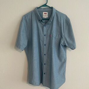 Denim short sleeve button down from Levi’s. Size XL but fits like a large